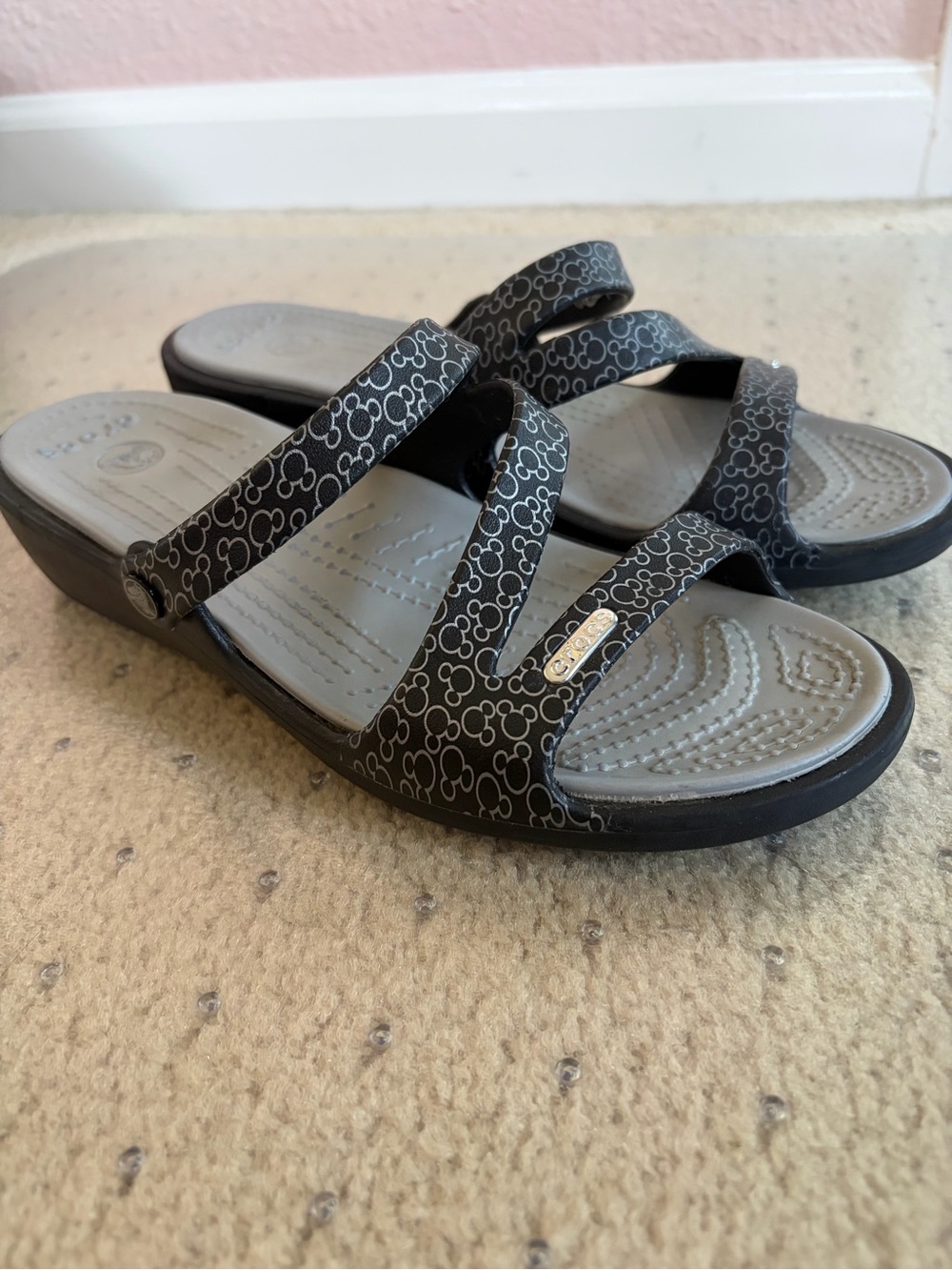 Crocs Disney Meleen Twist Mickey Mouse Sandals Womens 8 Black Grey Strappy